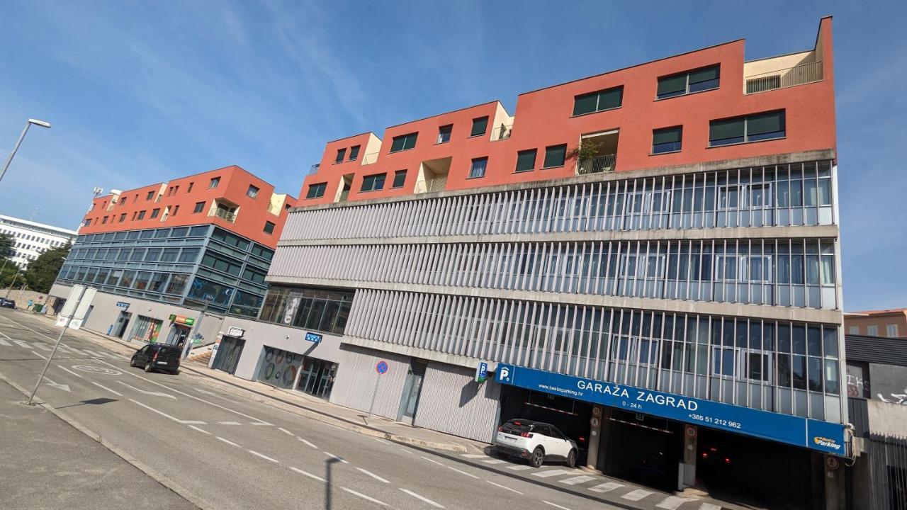 Downtown Fiume, Underground Garage Within The Property Exteriör bild