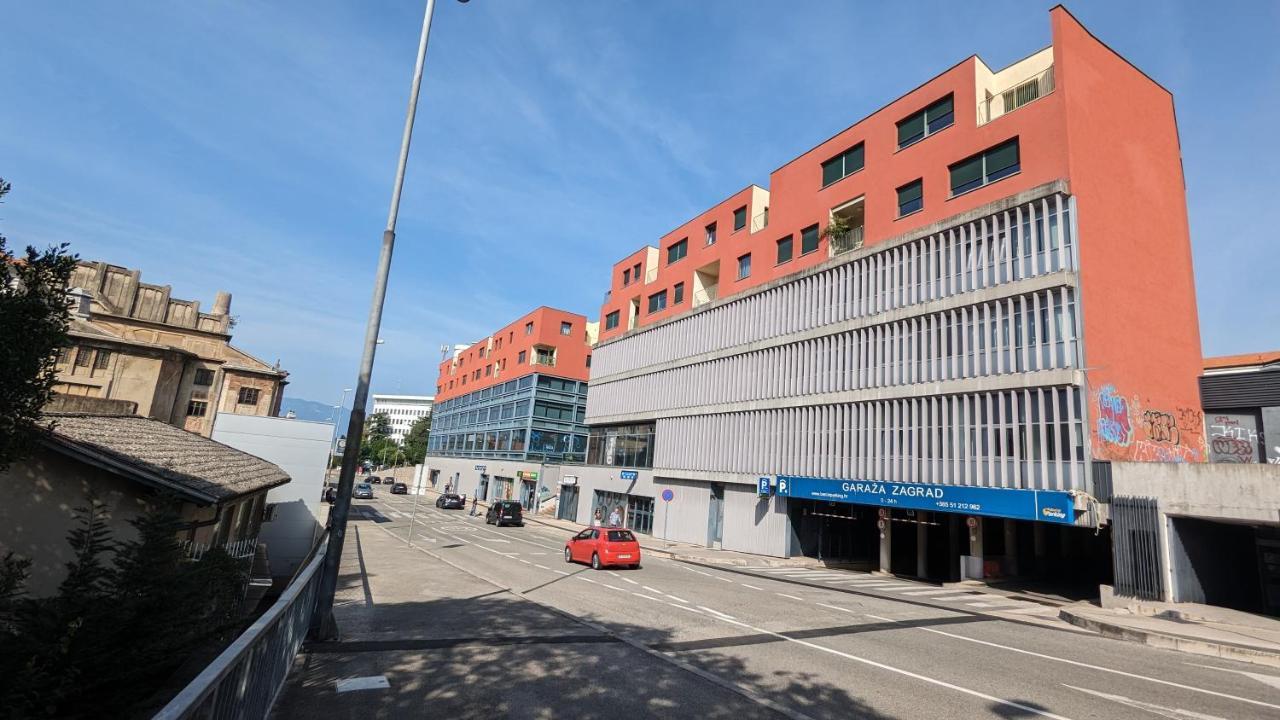 Downtown Fiume, Underground Garage Within The Property Exteriör bild