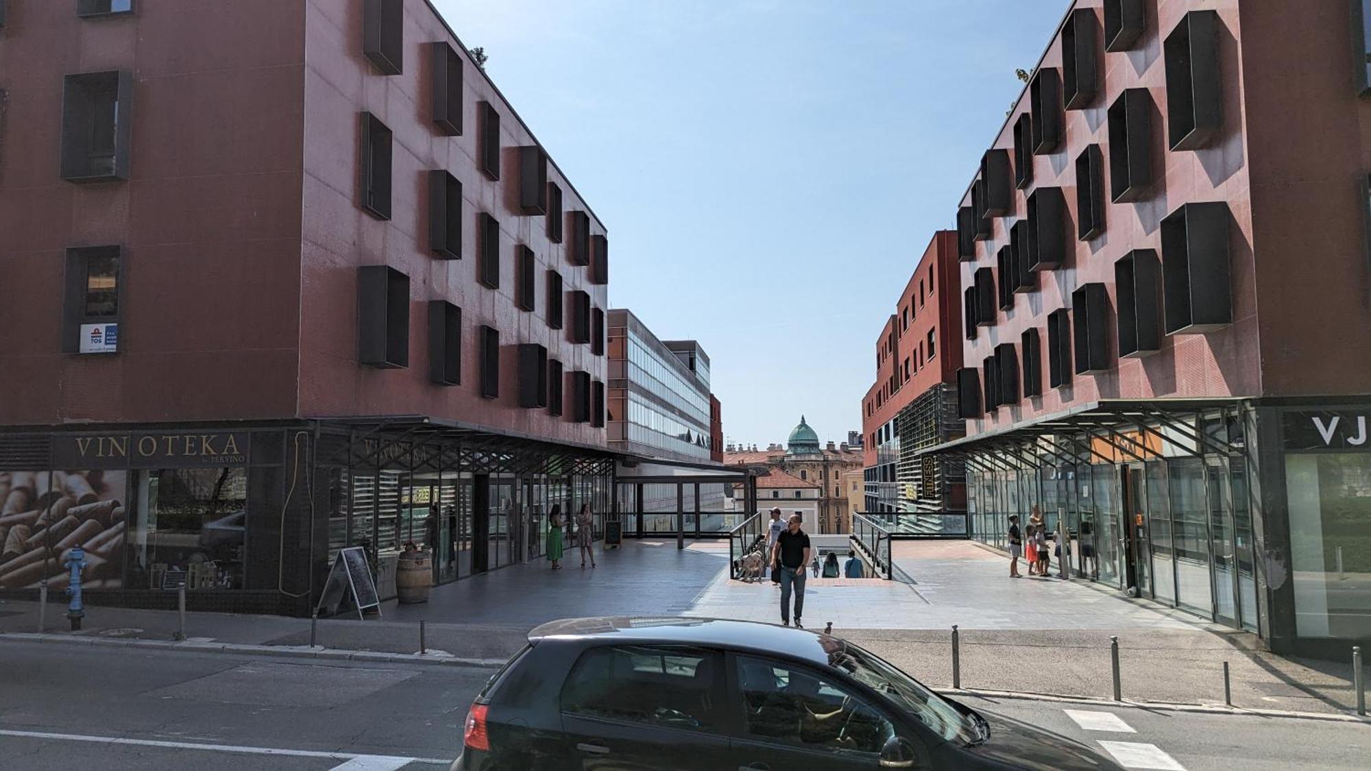 Downtown Fiume, Underground Garage Within The Property Exteriör bild