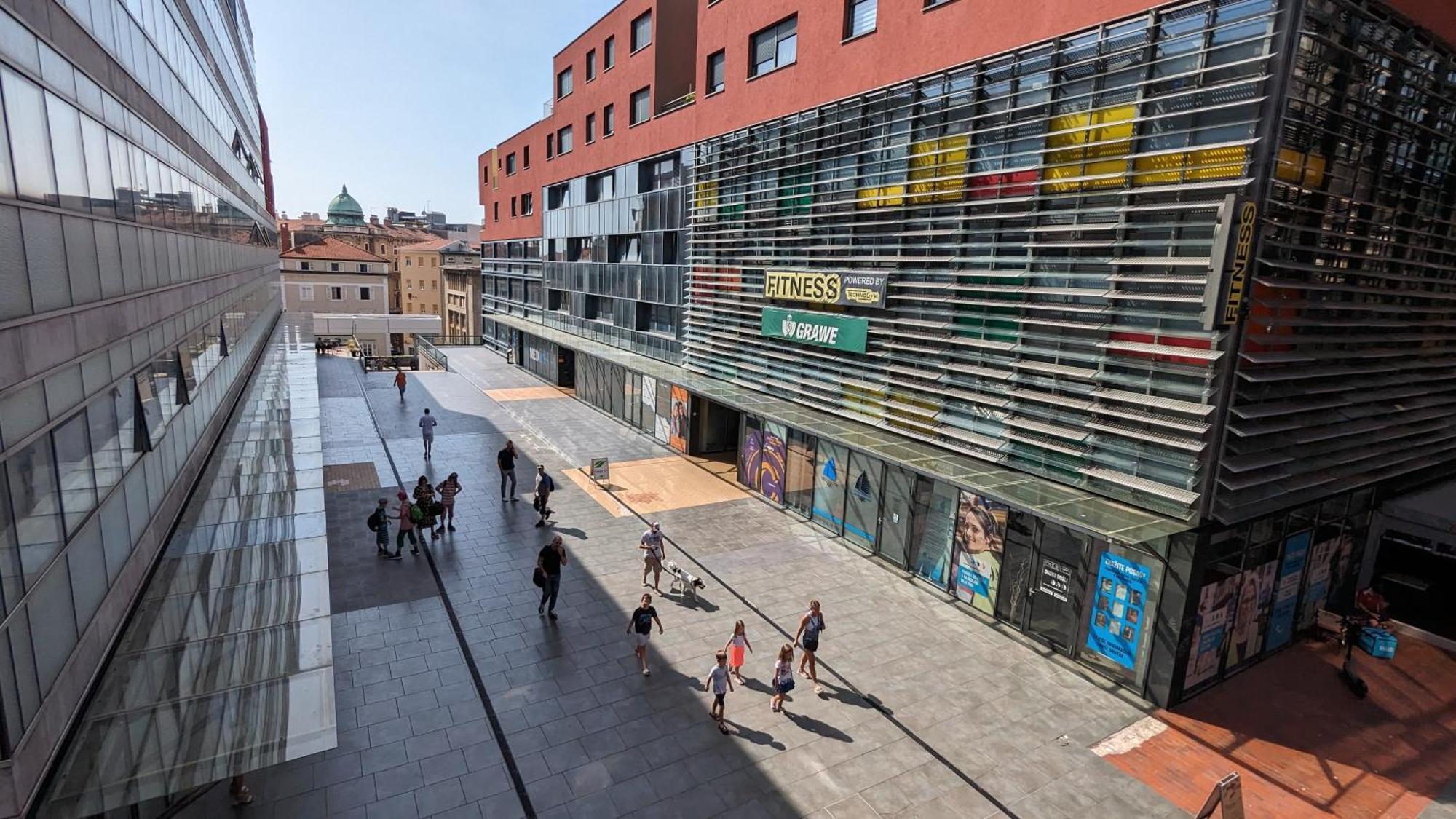 Downtown Fiume, Underground Garage Within The Property Exteriör bild